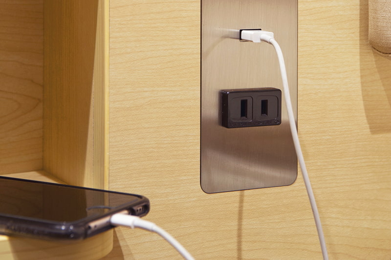 Fast charging usb outlet