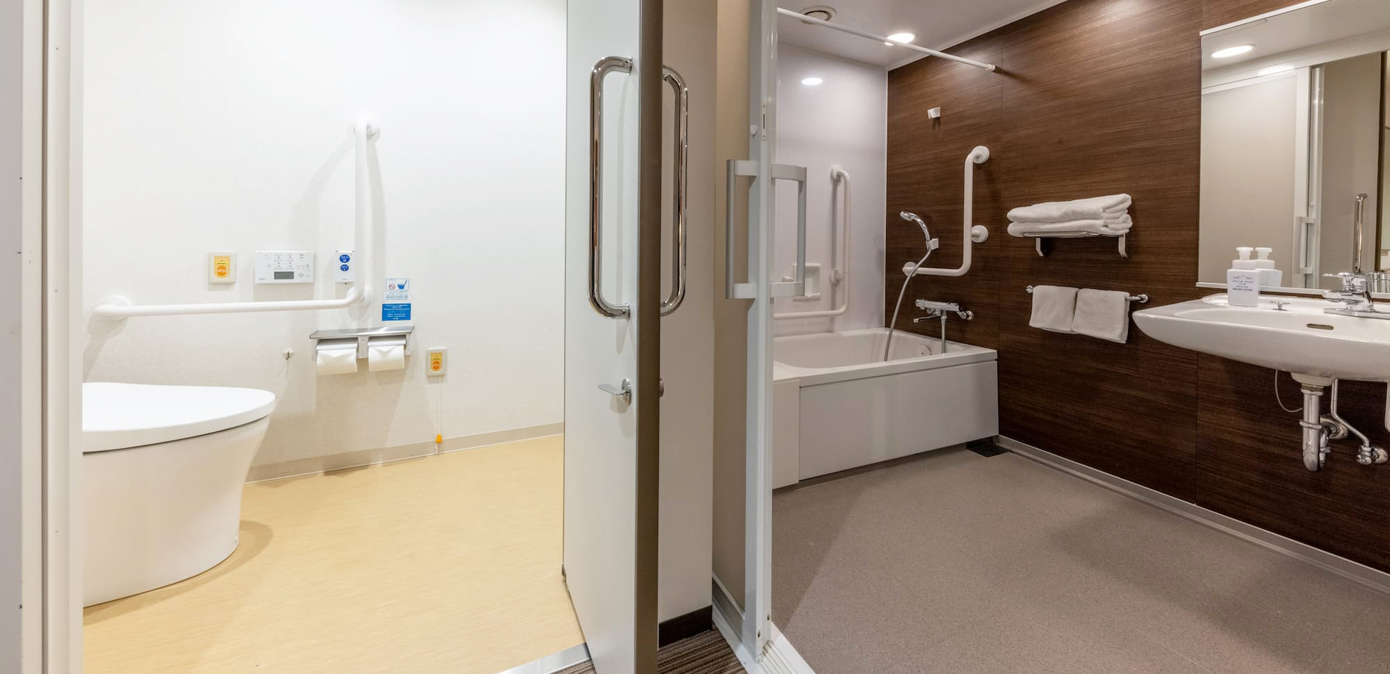 トイレ・シャワールーム｜ユニバーサルツイン