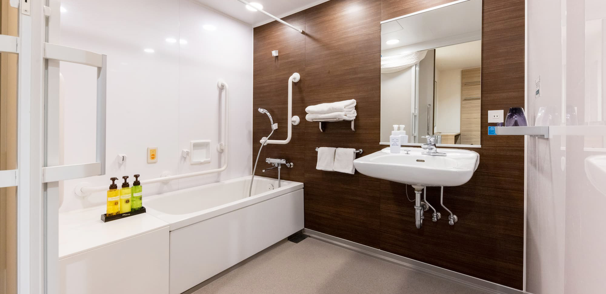 シャワールーム｜ユニバーサルツイン