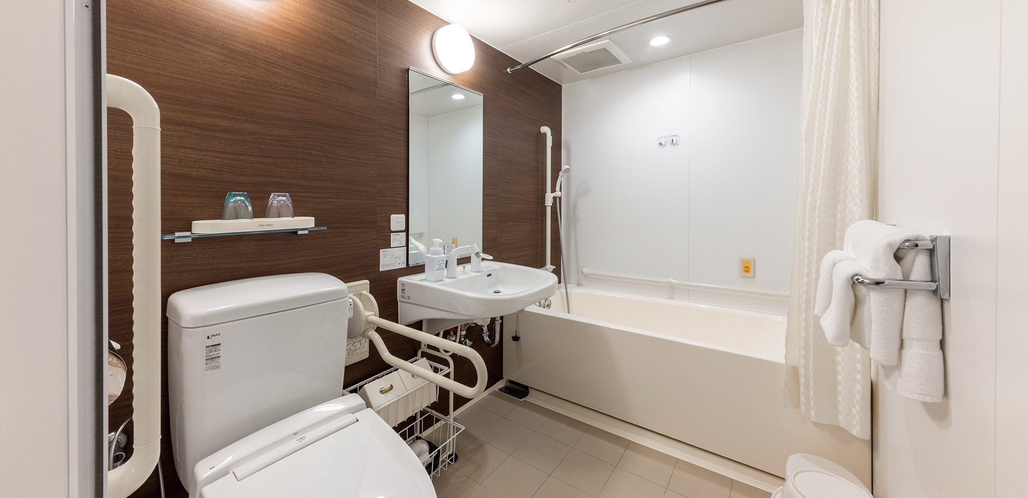 ユニバーサルツイン