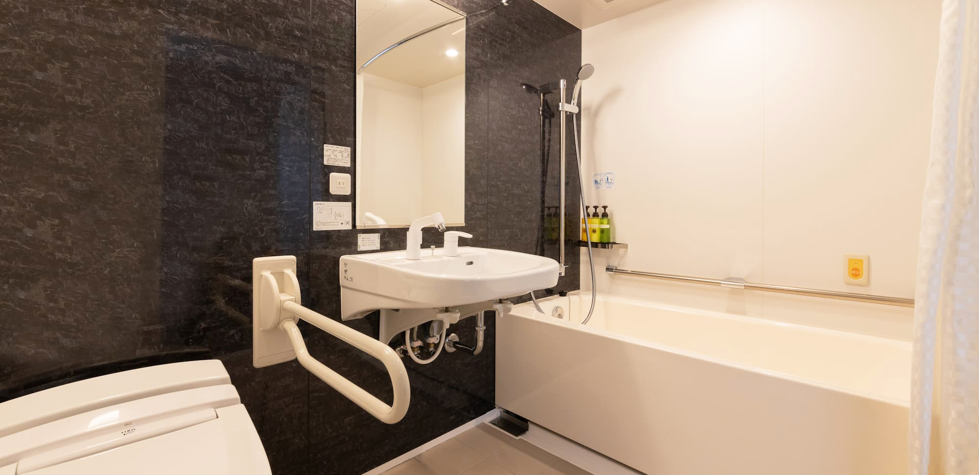 トイレ・洗面所・シャワールーム｜ユニバーサルダブル