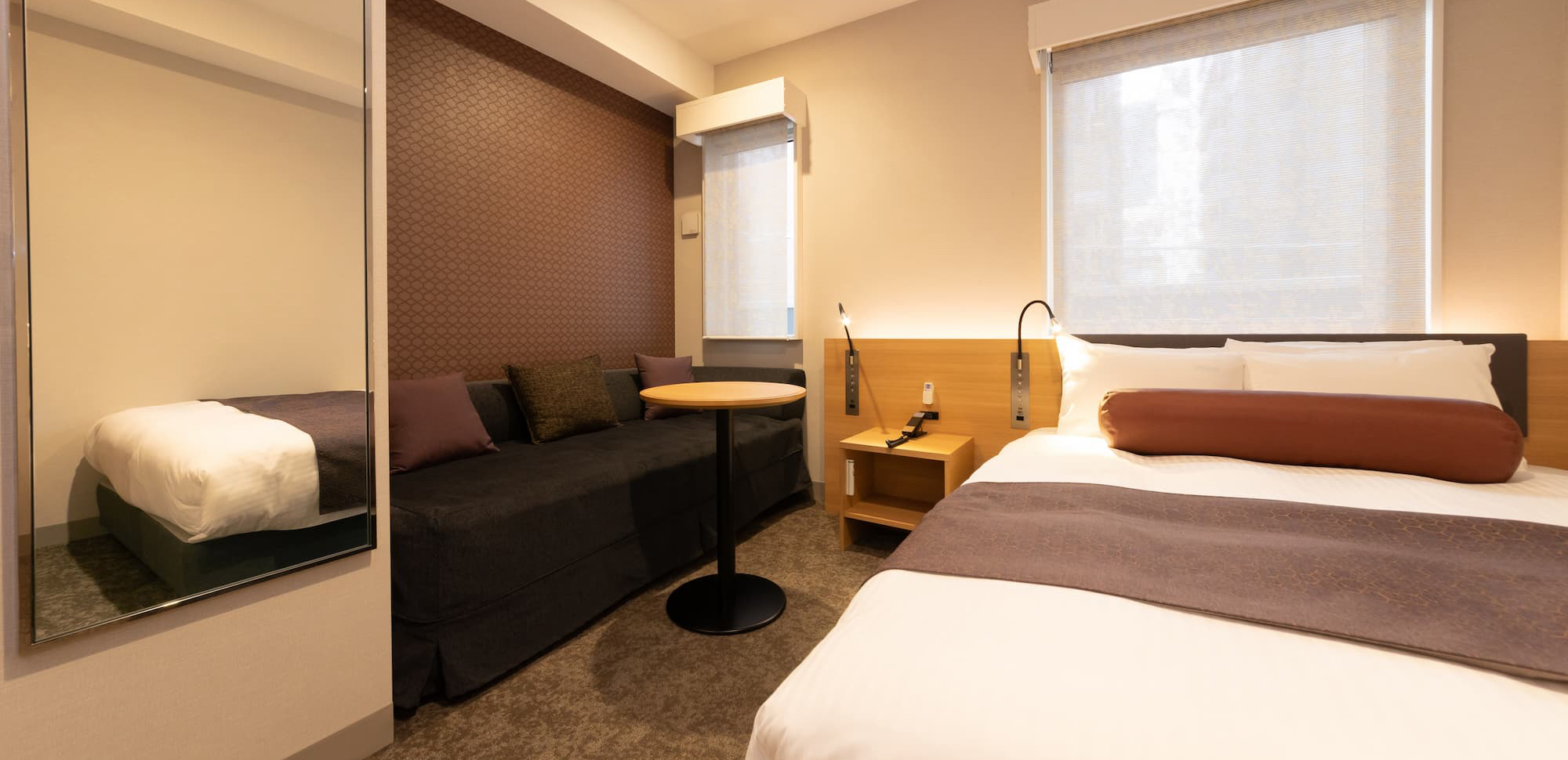 ユニバーサルセミダブル