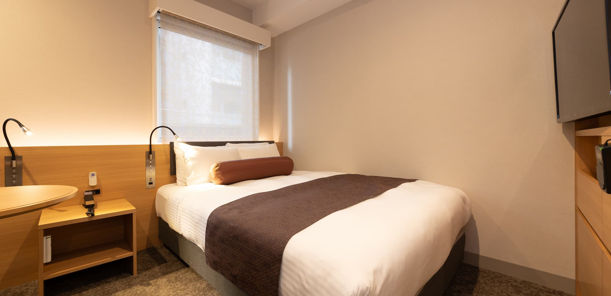 ユニバーサルセミダブル